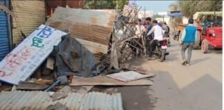 पेट्रोल पम्प में जा घुसी तेज रफ्तार कार, बड़ा हादसा टला