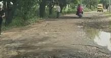जहानगंज–कमालगंज मार्ग पर गड्ढा घोटाला