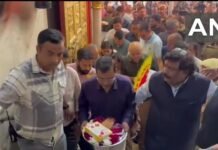 हनुमान मंदिर में अरविंद केजरीवाल ने की पूजा अर्चना