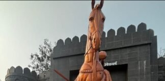 छत्रपति शिवाजी महाराज की प्रतिमा पर माल्यार्पण, समाज उत्थान का लिया संकल्प