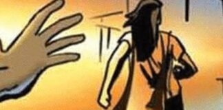 परीक्षा देने जा रही छात्राओं से छेड़छाड़,जान से मारने की धमकी