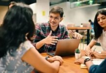 दुनिया भविष्य बना रही है, भारत युवाओं से उम्मीद लगाए बैठा है