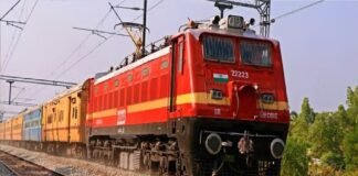 होली से पहले ट्रेनों में भारी भीड़, बरेली रूट पर कन्फर्म टिकट के लिए तरस रहे यात्री