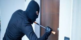 मिर्जापुर कस्बे में चोरों ने बंद मकान को बनाया निशाना,लाखों की सोने चांदी के जेवरात चुरा ले गए