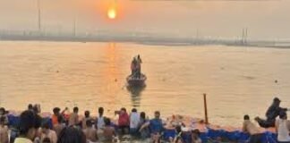 महाशिवरात्रि पर संगम स्नान को उमड़ा श्रद्धालुओं का सैलाब, बसों और स्पेशल ट्रेनों से पहुंचे हजारों भक्त