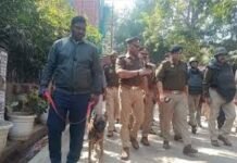 ईमेल के जरिए मिली बम की धमकी के बाद वाराणसी कोर्ट में बढ़ाई गई सुरक्षा