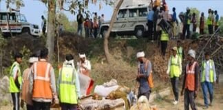 पीडब्ल्यूडी भूमि से अवैध कब्जा हटाने पहुंचा प्रशासन, हाईवे किनारे चला अतिक्रमण हटाओ अभियान