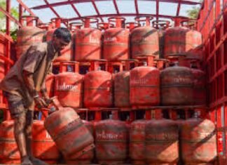 होली के मौके पर मुफ्त में मिलेगा LPG सिलेंडर, खाते में आएंगे 853 रुपये