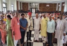 कंपिल तीर्थ में भक्ति का महासंगम: मुंबई से आए 300 श्रद्धालुओं ने किया सामूहिक अभिषेक