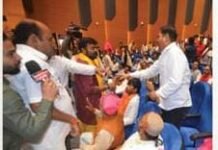 ब्राह्मण महासभा समागम में हंगामा, डॉ. दिनेश शर्मा का भाषण रुका; यूजीसी पर चुप्पी से भड़का आक्रोश