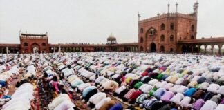 हजरतगंज शाही मस्जिद में अदा हुई ईद की नमाज़, उमड़ा अकीदतमंदों का सैलाब