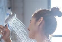 नहाते समय इन अंगों पर गर्म पानी डालना हो सकता है नुकसानदायक