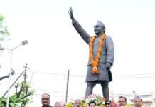 हेमवती नंदन बहुगुणा की पुण्यतिथि पर श्रद्धांजलि, सीएम योगी और डिप्टी सीएम ने किया माल्यार्पण