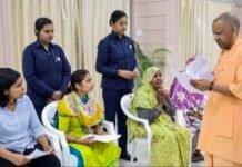 जनता दर्शन में सीएम योगी ने सुनीं जनसमस्याएं, अधिकारियों को दिए सख्त निर्देश