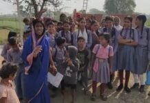 गांव के पास देसी शराब ठेका प्रस्ताव का विरोध, महिलाओं और छात्राओं ने थाने पहुंचकर जताई आपत्ति