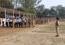 पुलिस अधीक्षक ने साप्ताहिक परेड की ली सलामी, व्यवस्थाओं का किया निरीक्षण