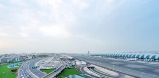 ईरानी मिसाइलों के खतरे के साये में दुबई एयरपोर्ट, विमानों को हवा में रोका गया