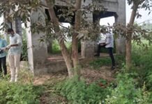 पति ने पत्नी की पीट-पीटकर हत्या की, शव श्मशान भूमि में फेंका