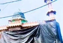 होली से पहले अलीगढ़ में एहतियात, मस्जिद हलवाईयान को त्रिपाल से ढका