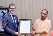 सीएम योगी को प्रस्तुत किया गया नोएडा इंटरनेशनल एयरपोर्ट का एयरोड्रम लाइसेंस