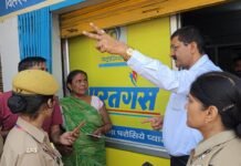 डीएम-एसपी ने मधु गैस सर्विस कमालगंज का किया औचक निरीक्षण