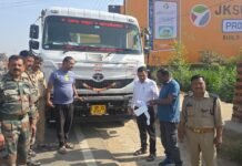 ओवरलोडिंग पर बड़ी कार्रवाई: 4 ट्रक सीज, ₹2.33 लाख का जुर्माना