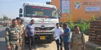 ओवरलोडिंग पर बड़ी कार्रवाई: 4 ट्रक सीज, ₹2.33 लाख का जुर्माना