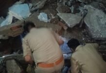 धमाके में सामने की दुकान भी तबाह, महिला दुकानदार शशि का परिवार बाल-बाल बचा