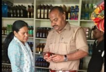 आबकारी विभाग का औचक निरीक्षण, दुकानों की जांच में स्टॉक और सीसीटीवी की हुई पड़ताल