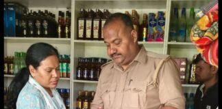 आबकारी विभाग का औचक निरीक्षण, दुकानों की जांच में स्टॉक और सीसीटीवी की हुई पड़ताल