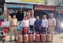 गैस की कालाबाजारी पर प्रशासन की सख्ती, दो दुकानदारों के खिलाफ मुकदमा दर्ज