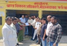 मानदेय भुगतान की मांग को लेकर मनरेगा कर्मचारियों ने सौंपा ज्ञापन