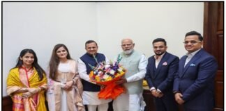 पीएम मोदी ने सांसद रमेश अवस्थी को सपरिवार बुला दिया बेटे बहू का आशीर्वाद