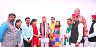 अंजली वर्मा, अनीता वर्मा और प्रतिमा वर्मा ने समर्थकों के साथ समाजवादी पार्टी की सदस्यता ग्रहण की