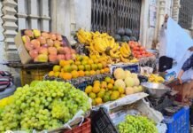 रमजान-नवरात्र के बीच फलों के दाम आसमान पर, आमजन की जेब पर बढ़ा बोझ