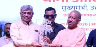 मुख्यमंत्री ने वीर बच्चों को किया सम्मानित