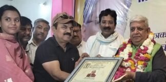 विनायक फीचर्स के लेखक राकेश अचल सम्मानित