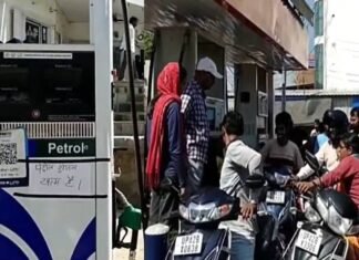 अफवाह से मचा हड़कंप: अवध में पेट्रोल पंपों पर भगदड़, कई जगह ‘तेल खत्म’ के बोर्ड