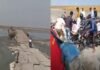 योगी सरकार के विकास का डोल रहा पीपा पुल, जान जोखिम में डालकर नदी पार कर रहे हजारों लोग