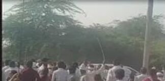 मंदिर पर झंडा चढ़ाने को लेकर बवाल, साढ़ुओं के बीच खूनी झड़प