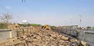 112 साल पुराना ‘गर्रा पुल’ अब इतिहास बनने की कगार पर, अंग्रेजों के दौर की निशानी टूटने लगी