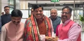 वाराणसी पहुंचे मध्य प्रदेश के मुख्यमंत्री मोहन यादव