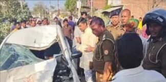 तेज रफ्तार कार की टक्कर से बाइक सवार दो दोस्तों की मौत, 15 फीट उछलकर सड़क पर गिरे