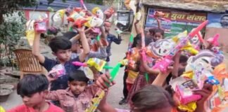 राष्ट्रीय सैनिक छात्र सेवा परिषद ने गरीब बच्चों संग मनाई होली