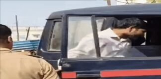 देवरिया: पुलिस में नौकरी दिलाने का लालच देकर 15 लाख रुपये लेने के आरोप में दो पुलिसकर्मी गिरफ्तार