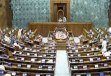 लोकसभा में निलंबित आठ विपक्षी सांसदों की सदस्यता आज बहाल होने की संभावना