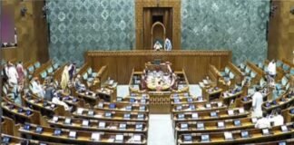 लोकसभा में निलंबित आठ विपक्षी सांसदों की सदस्यता आज बहाल होने की संभावना