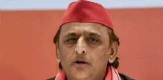 चुनाव में अधिकारियों को लेकर अपनाई जाती है दोहरी नीति : अखिलेश यादव