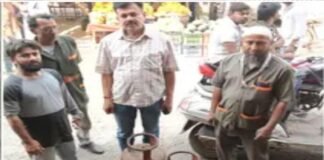 घरेलू सिलेंडर से पकौड़ी तलना पड़ा भारी, दुकान से 3 सिलेंडर जब्त,मुकदमा दर्ज