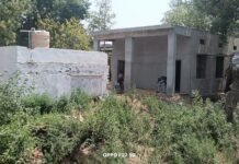 प्राथमिक विद्यालय की बाउंड्रीवॉल 6 माह से गायब